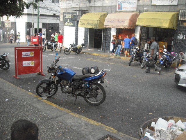 Inseguridad obliga a comerciantes de Maiquetía a cerrar bien temprano