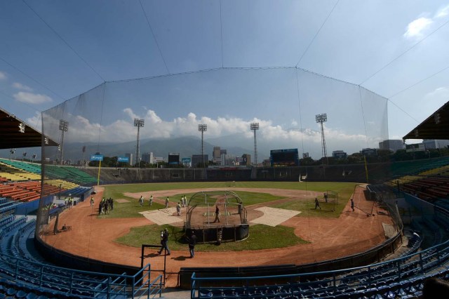 Players of the Venezuelan baseball team Leones del Caracas attend a training session at the Universitario stadium in Caracas, on September 18, 2017. While baseball is Venezuela's national sport, some fans are angry that the government, given the severity of the economic crisis and the political tension, will spend nearly ten million dollars on organizing the upcoming Winter League rather than on imports of food and medicine. / AFP PHOTO / FEDERICO PARRA