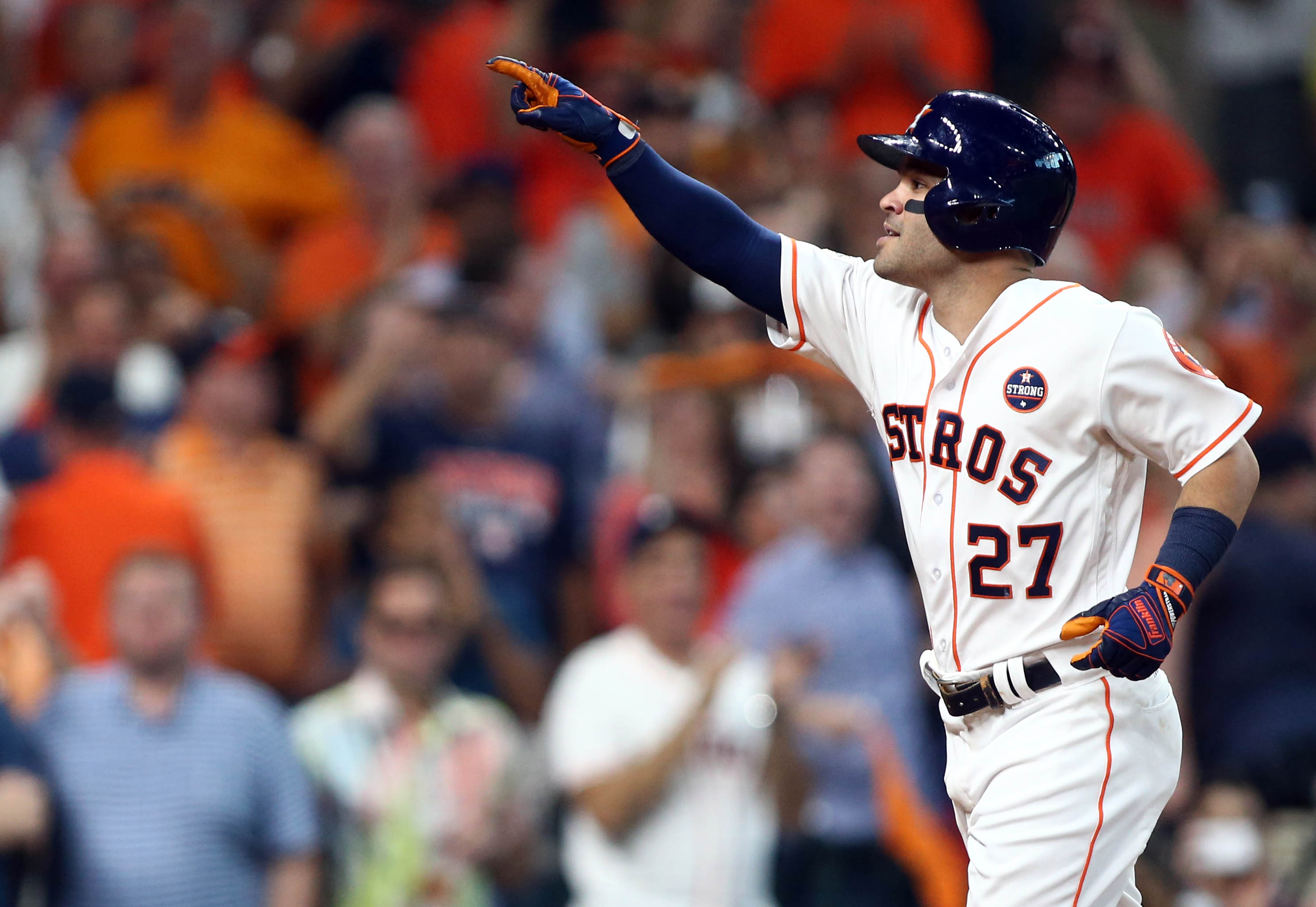 Altuve, Verlander y Correa visten de héroes y los Astros aventajan a los Yankees en playoffs