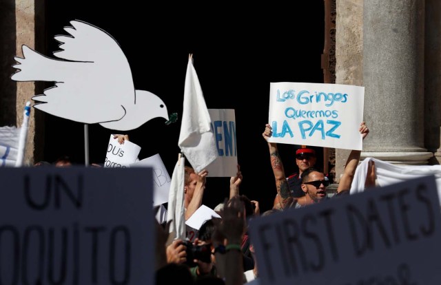 People attend a demonstration in favour of dialogue in a square in Barcelona, Spain, October 7, 2017 REUTERS/Gonzalo Fuentes