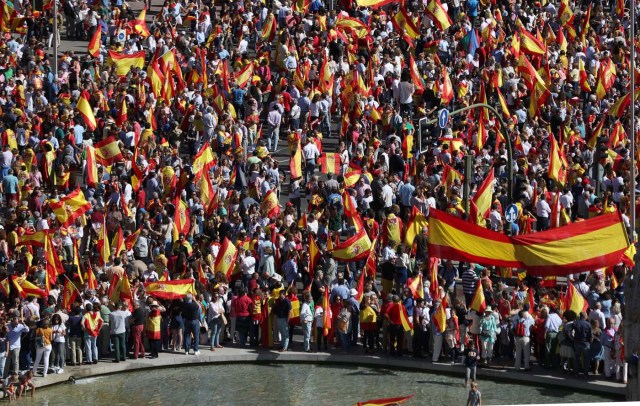 People take part in a pro-union demonstration in Madrid, Spain, October 7, 2017. REUTERS/Sergio Perez