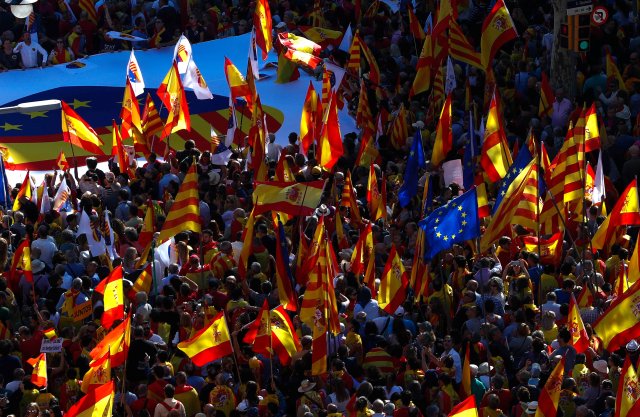 Pro-unity supporters take part in a demonstration in central Barcelona, Spain, October 29, 2017. REUTERS/Yves Herman