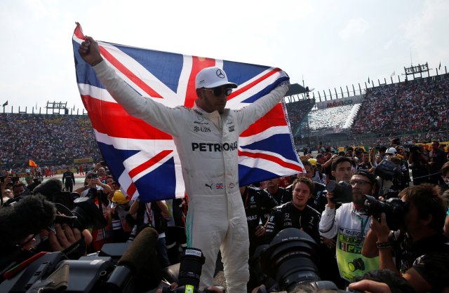 Gran Premio de México 2017 - Ciudad de México, México - 29 de octubre de 2017 Mercedes 'Lewis Hamilton celebra después de ganar el Campeonato del Mundo REUTERS / Henry Romero