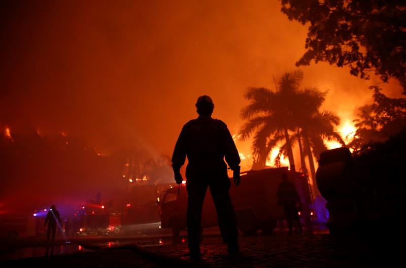 Un muerto y dos heridos en el incendio de un icónico hotel de lujo en Rangún