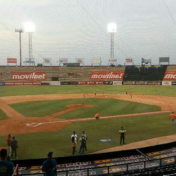 ¿Aló, Motta Domínguez? Juego inaugural de la LVBP demorado por falla eléctrica en el Luis Aparicio “El Grande”