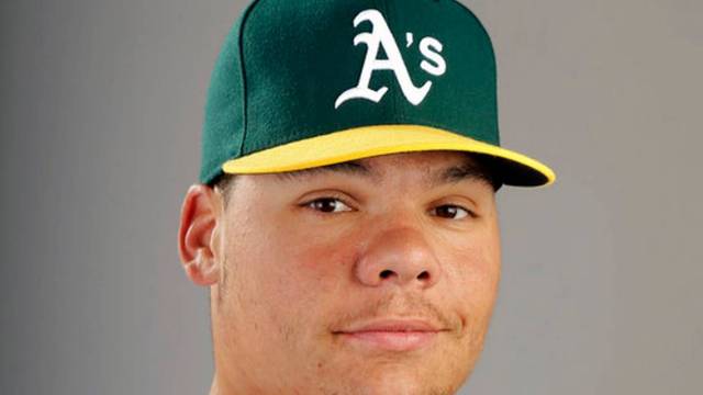 El receptor Bruce Maxwell de los Atléticos de Oakland posa en una sesión de fotos. (Foto: Gregory Bull / AP)