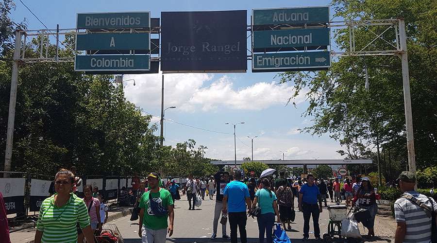 Cuántas historias en el poco espacio del puente internacional Simón Bolívar