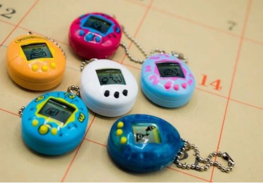 ¡Es oficial! Los tamagotchis están de vuelta y su regreso nos da justo en la nostalgia noventera