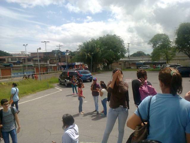 Foto: Sujetos armados atacan vehículos en la facultad de medicina de la UDO / Cortesía 