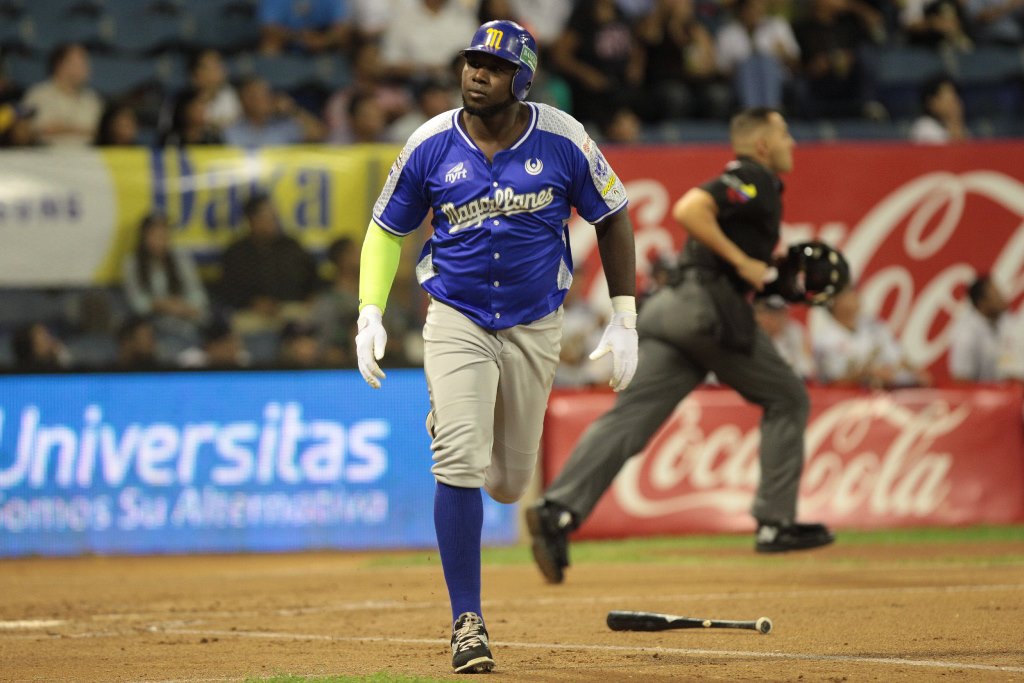 Jesús Valdez comandó la victoria del Magallanes frente a su eterno rival