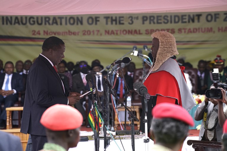 Emmerson Mnangagwa jura como presidente provisional de Zimbabue