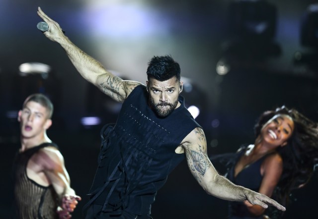 Puerto Rican musician Ricky Martin performs during a concert at the zocalo (main square) of Mexico City, on November 25, 2017. / AFP PHOTO / RONALDO SCHEMIDT