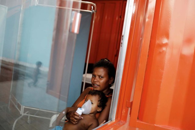 An indigenous Warao child from the Orinoco Delta in eastern Venezuela, receives nebulizer therapy by his mother at a shelter in Pacaraima, Roraima state, Brazil November 15, 2017. Picture taken November 15, 2017. REUTERS/Nacho Doce