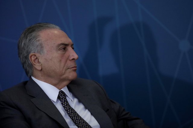 El presidente de Brasil, Michel Temer, observa durante la ceremonia de lanzamiento del programa 'Política de Innovación - Educación Conectada', en Brasilia, Brasil, el 23 de noviembre de 2017. REUTERS / Ueslei Marcelino