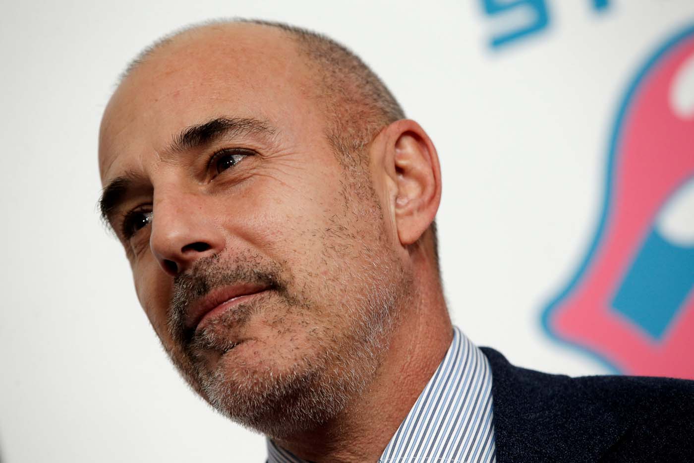 El periodista estrella de NBC, Matt Lauer, dice estar avergonzado por acoso sexual