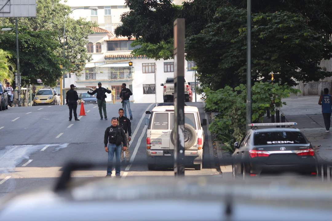 Así se encuentran los alrededores de la residencia de Freddy Guevara #4Nov (FOTOS)