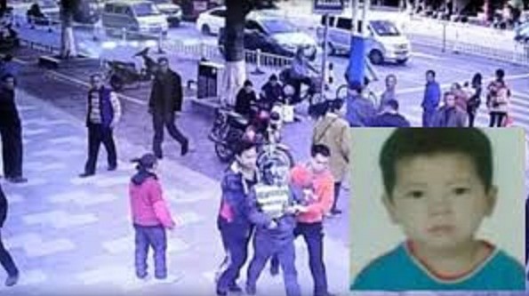 Secuestraron a su hijo y se lo encontró por casualidad en un centro comercial