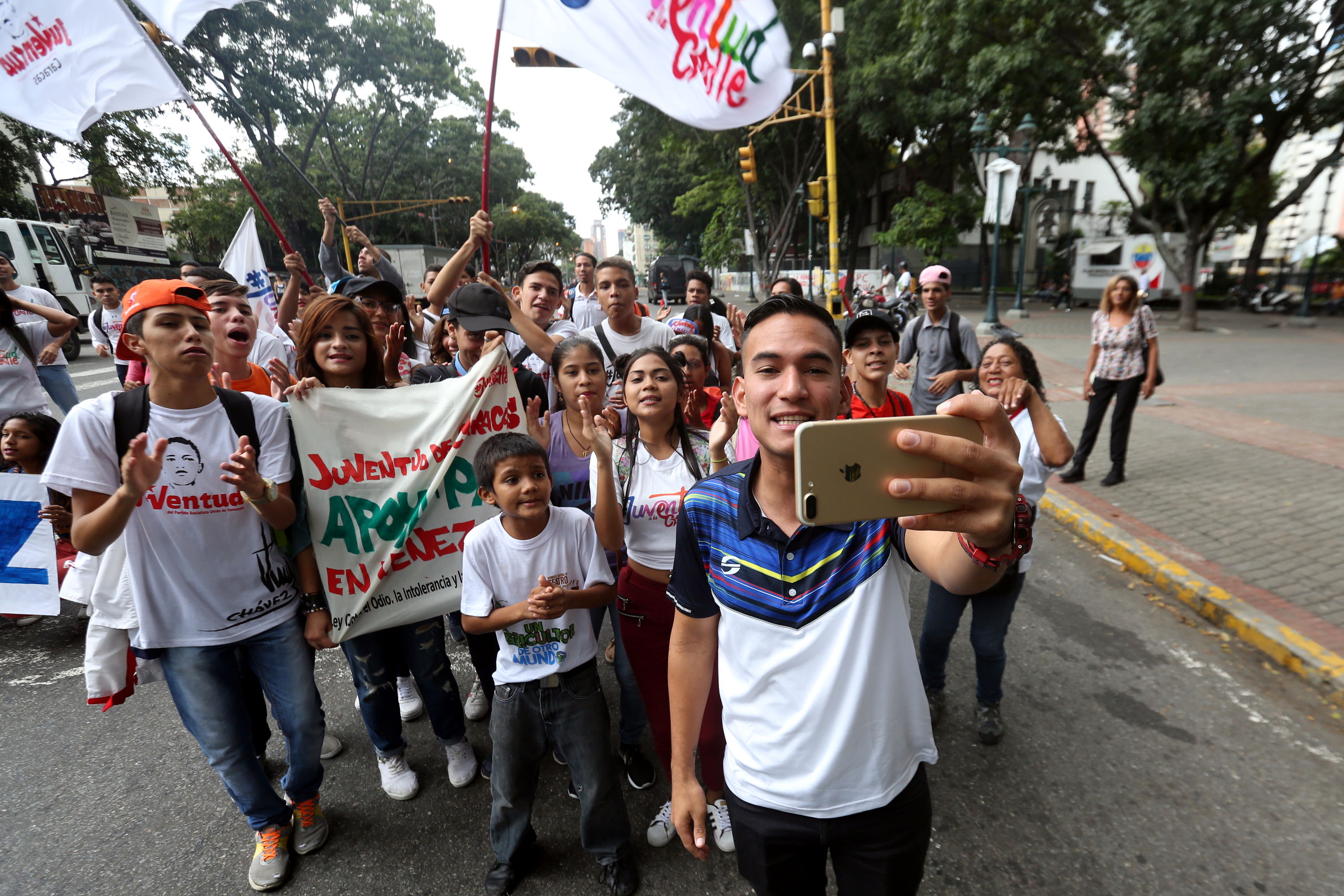 El chiste del día: Este chavista atribuye la emigración de jóvenes a la “guerra psicológica”