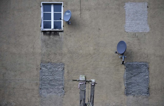 A window of a house is pictured in Alwine, a splinter settlement of the town Uebigau-Wahrenbrueck, eastern Germany, on November 30, 2017. On December 9, 2017, Alwine's dozen buildings, plus sheds and garages, are to go under the hammer at an auction in Berlin, with a starting price of 125,000 euros ($148,000). / AFP PHOTO / Tobias Schwarz