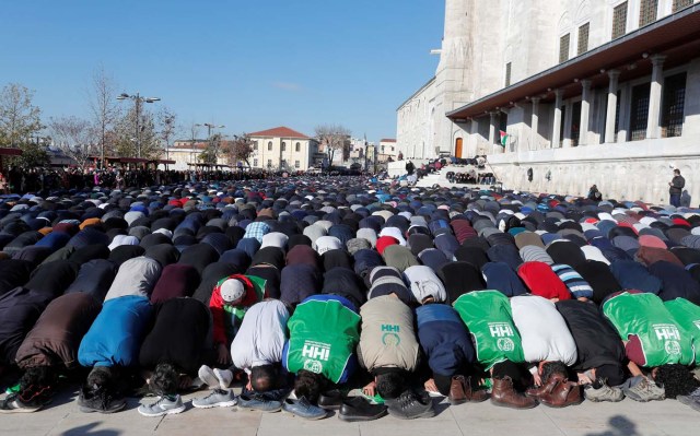 Demonstrators pray during a protest against U.S. President Donald Trump's recognition of Jerusalem as Israel's capital, in Istanbul, Turkey, December 8, 2017. REUTERS/Osman Orsal