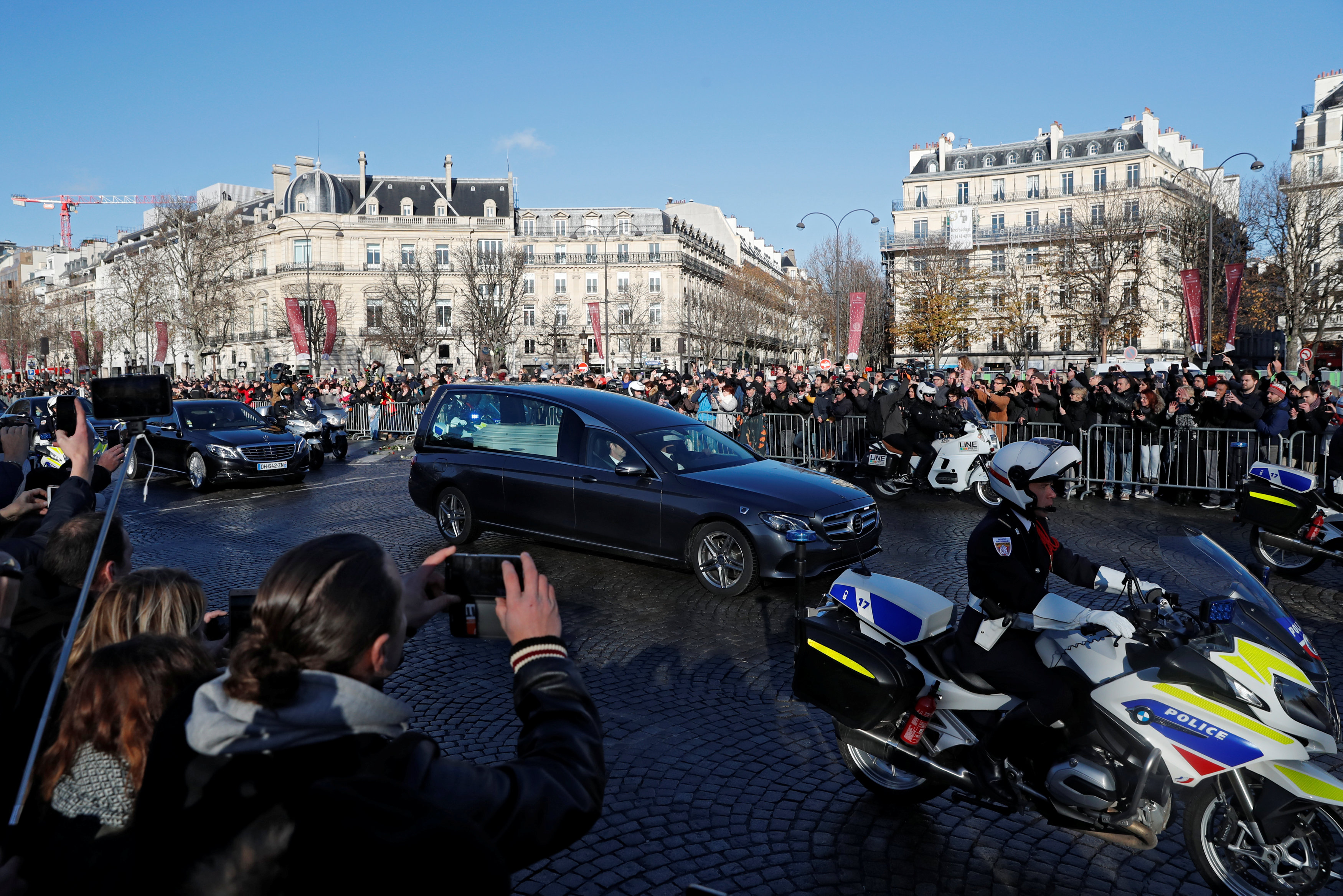 Empieza en París el homenaje de despedida a Johnny Hallyday (Fotos)