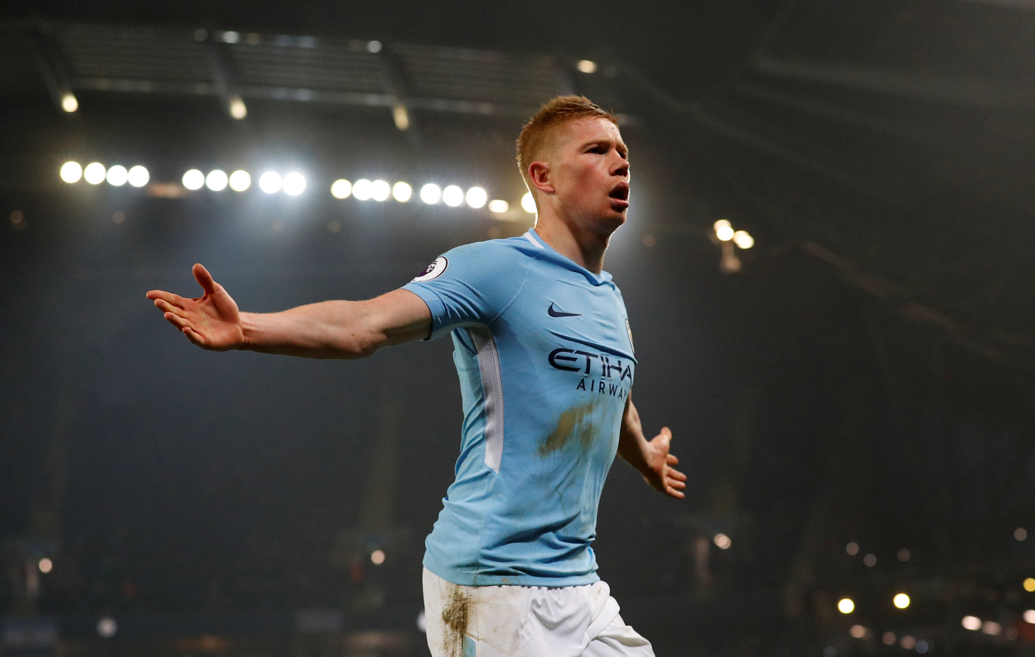 El City arrolla al Tottenham y sigue haciendo historia en la Premier League