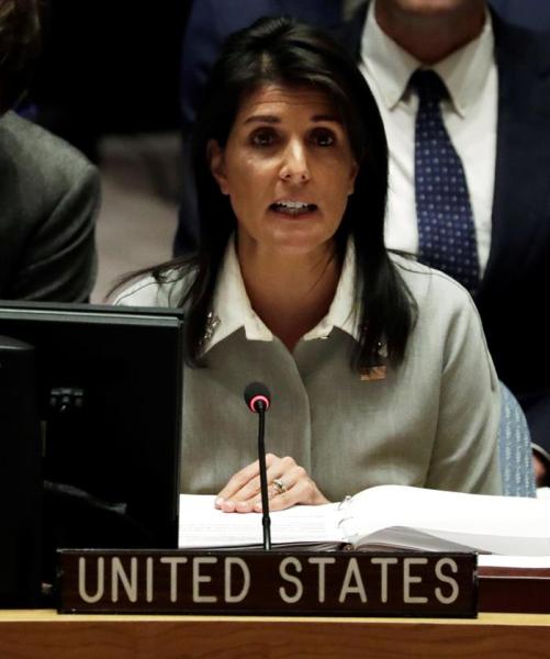  La embajadora de EE.UU. ante la ONU, Nikki Haley, interviene en la reunión del Consejo de la ONU en Nueva York (Estados Unidos) hoy, 8 de diciembre de 2017. El Consejo de Seguridad de la ONU se reúne hoy para analizar la decisión de Estados Unidos de reconocer a Jerusalén como capital de Israel, una medida que contraviene a los principios que defiende Naciones Unidas. EFE/ Jason Szenes