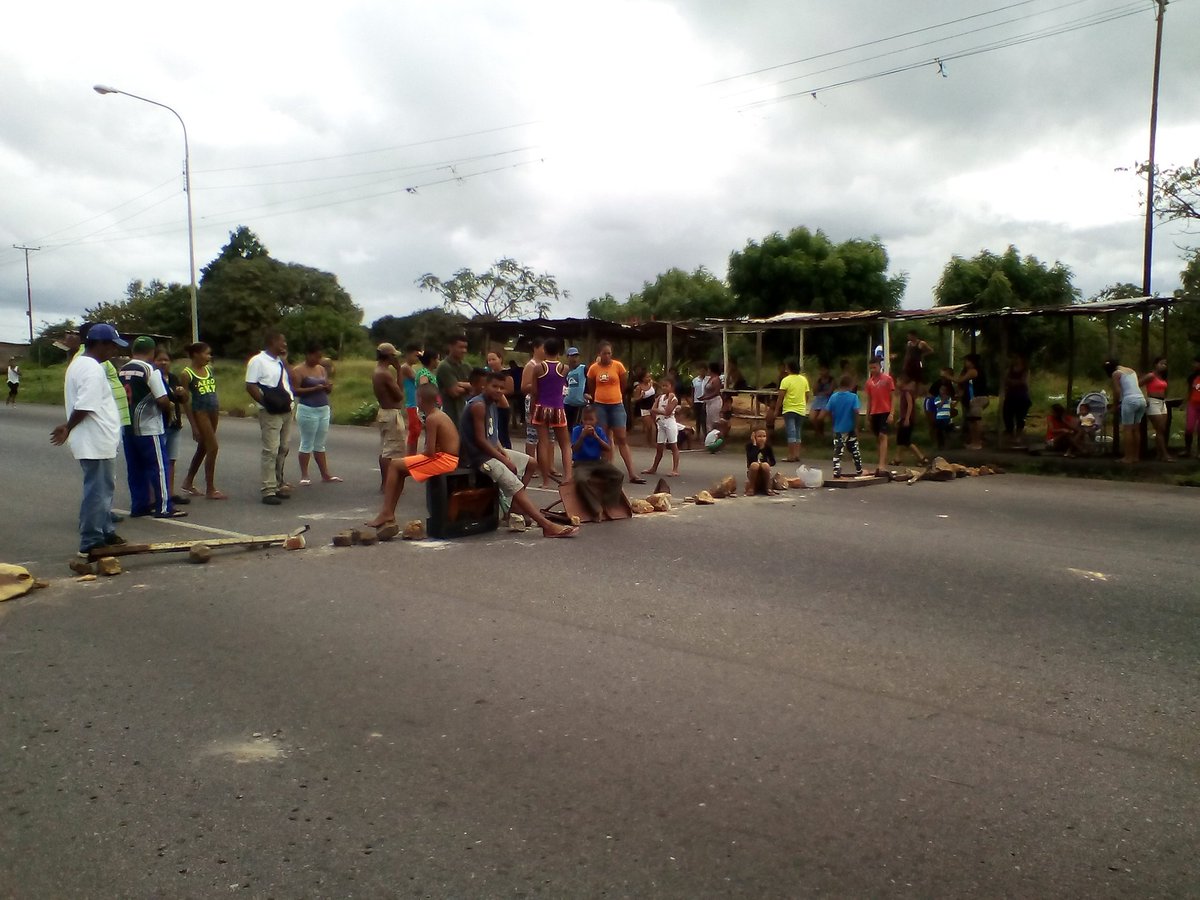 Protestan por hambre en tres sectores de Bolívar este #28Dic (+fotos)