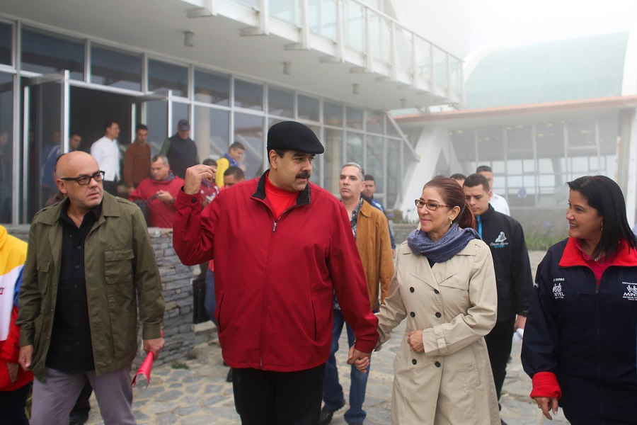 Nicolás se fue a inaugurar lujoso restaurante en el Humboldt (Video+Compinches)