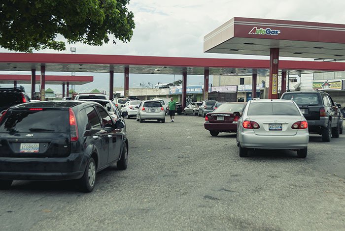 Jefe de la Zodi intimida a los larenses con monitoreo en RRSS ante la crisis de gasolina