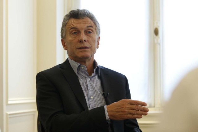 Argentina's president Mauricio Macri speaks during an interview on January 27, 2018 at the Hotel La Tremoille in Paris.  / AFP PHOTO / GEOFFROY VAN DER HASSELT