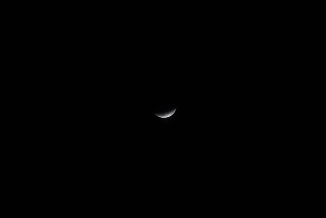 The moon is seen during a lunar eclipse, referred to as the "super blue blood moon", in New Delhi on January 31, 2018. Skywatchers were hoping for a rare lunar eclipse that combines three unusual events -- a blue moon, a super moon and a total eclipse -- which was to make for a large crimson moon viewable in many corners of the globe. / AFP PHOTO / SAJJAD HUSSAIN