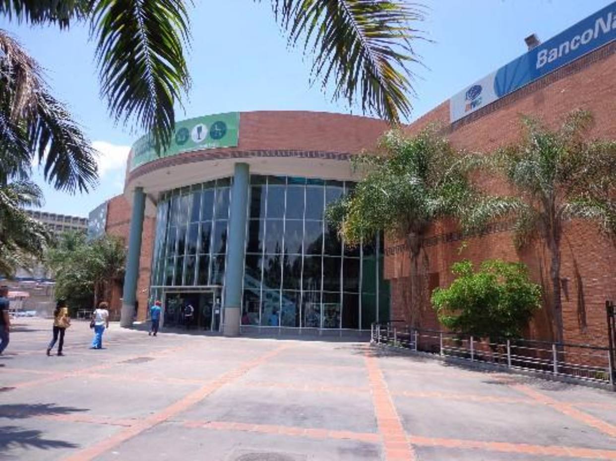 Tiroteo en centro comercial de Maracay dejó un muerto y un herido