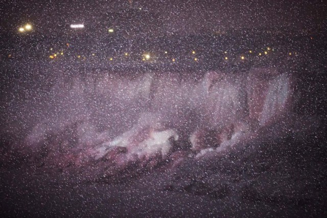 Snow flurries fall near the American Falls, viewed from the Canadian side in Niagara Falls, Ontario, Canada, January 3, 2018. REUTERS/Aaron Lynett