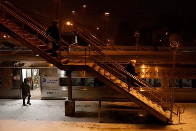 People walk during a blizzard to board the Long Island Railroad in Port Washington, New York, U.S. January 4, 2018. REUTERS/Shannon Stapleton