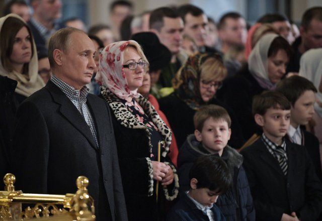 Russian President Vladimir Putin attends a service on Orthodox Christmas at the Church of Saints Simeon and Anna in St. Petersburg, Russia January 7, 2018. Sputnik/Alexei Nikolsky/Kremlin via REUTERS ATTENTION EDITORS - THIS IMAGE WAS PROVIDED BY A THIRD PARTY.