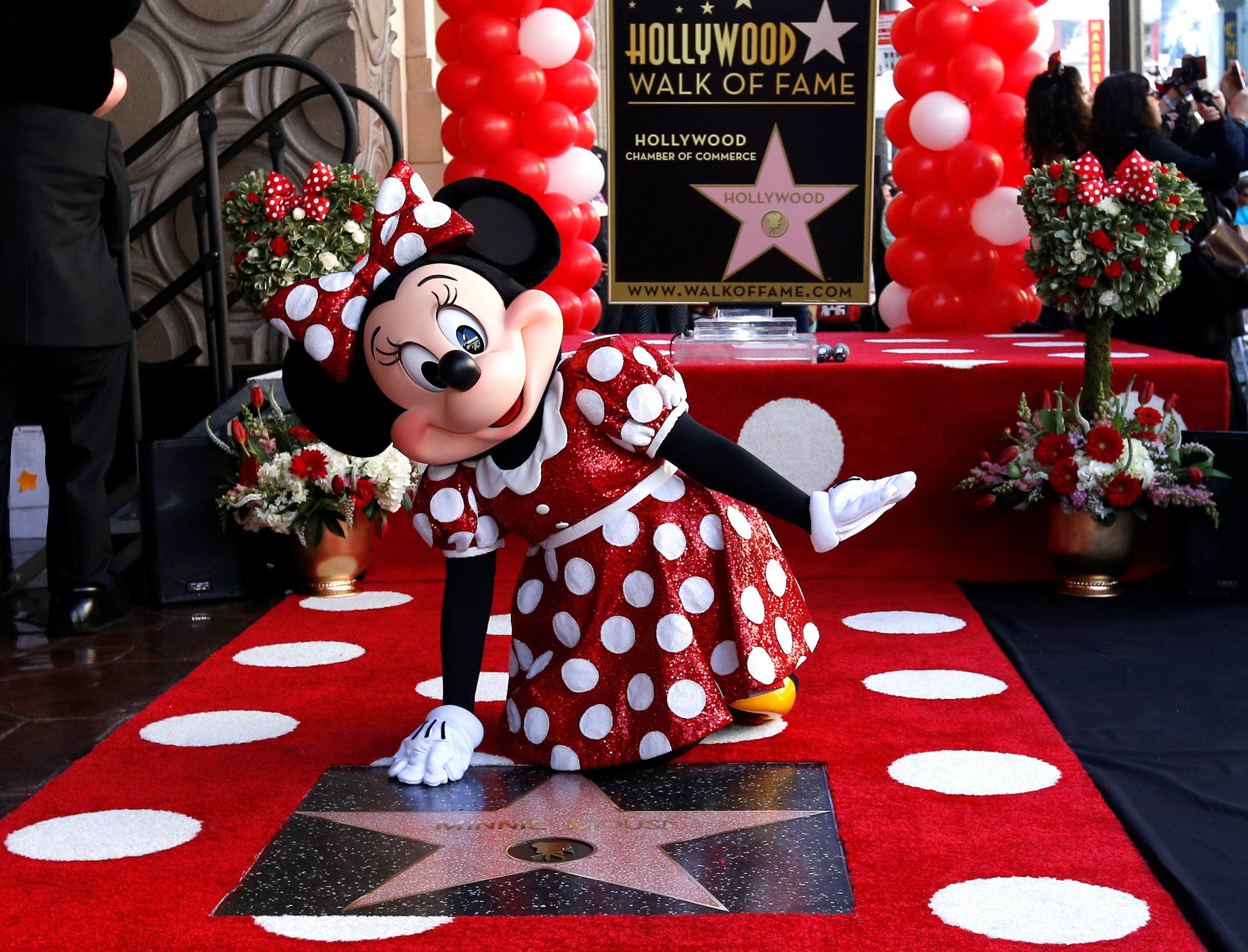 ¡40 años después que Mickey! Minnie Mouse recibe estrella en Hollywood (Fotos)