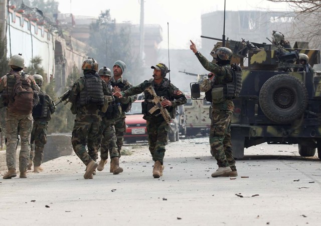 Afghan security forces arrive at the site of a blast and gun fire in Jalalabad, Afghanistan January 24, 2018.REUTERS/Parwiz