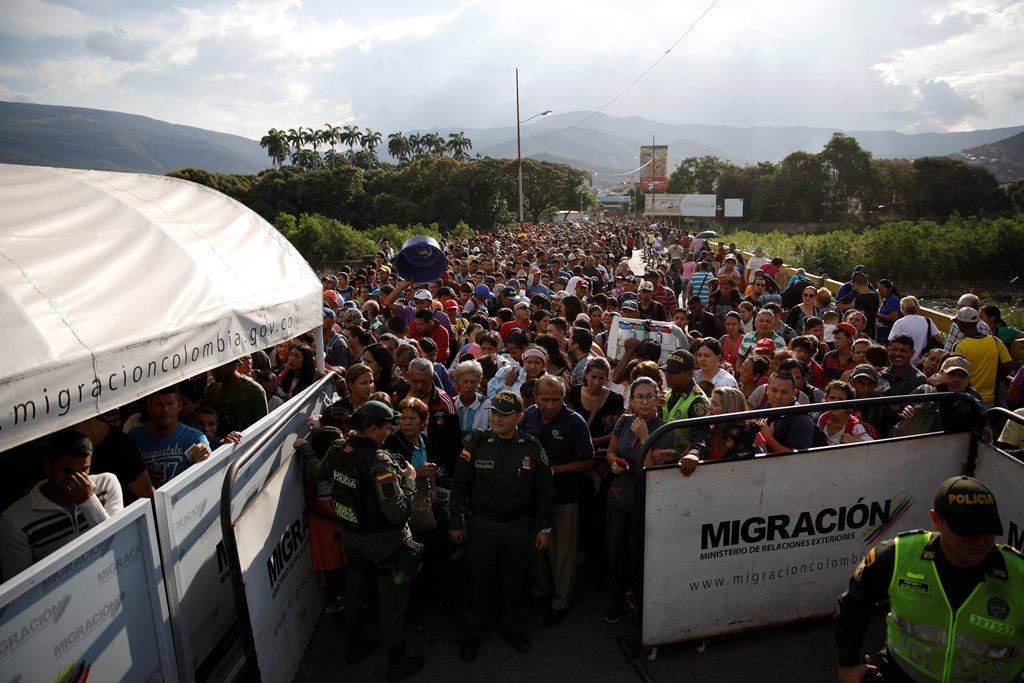 Venezolanos en Colombia rechazan llamado a elecciones en su país