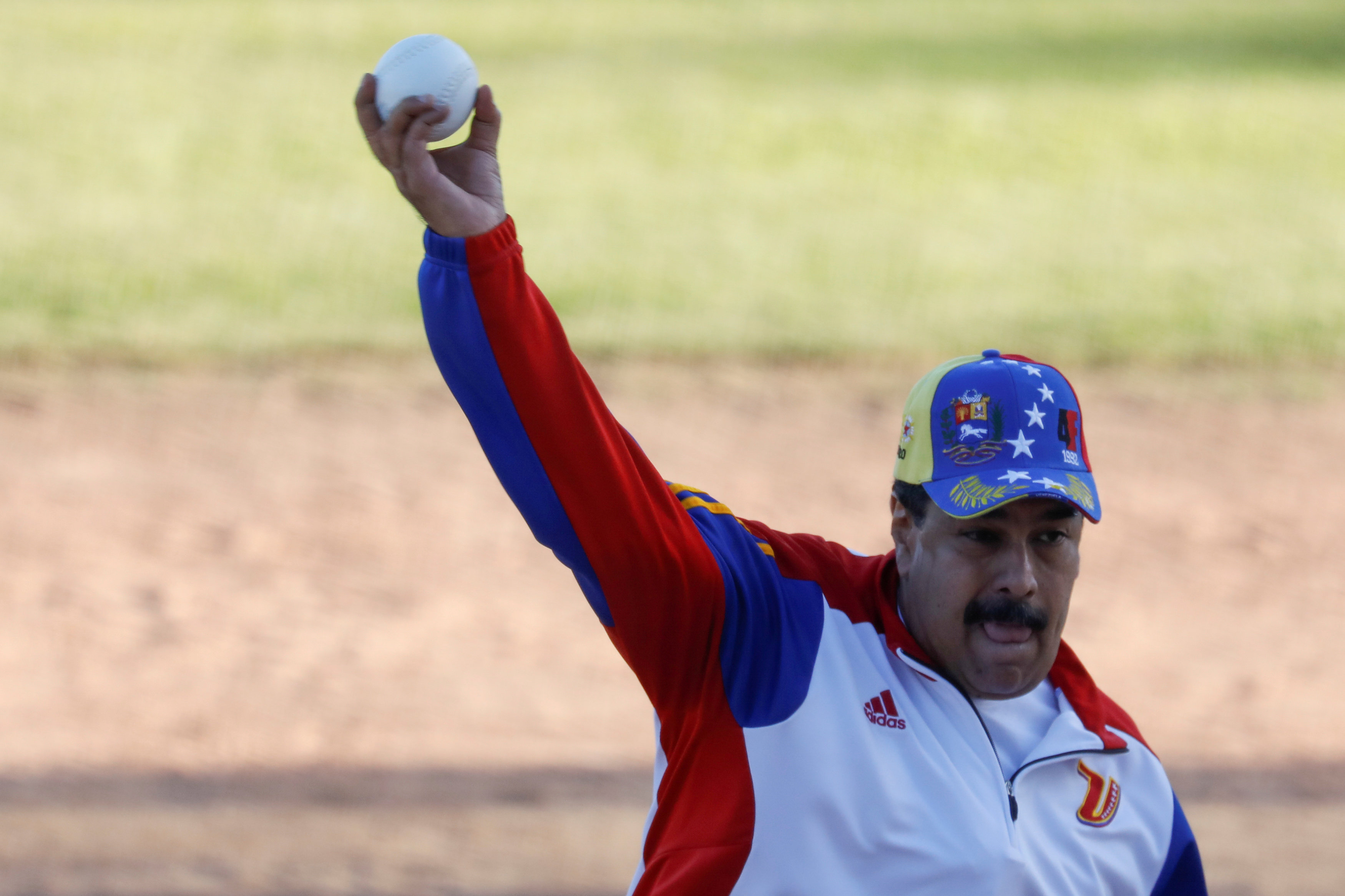 Las grandes marcas deportivas del imperio en el juego chimbín de softbol de Nicolás (FOTOS)