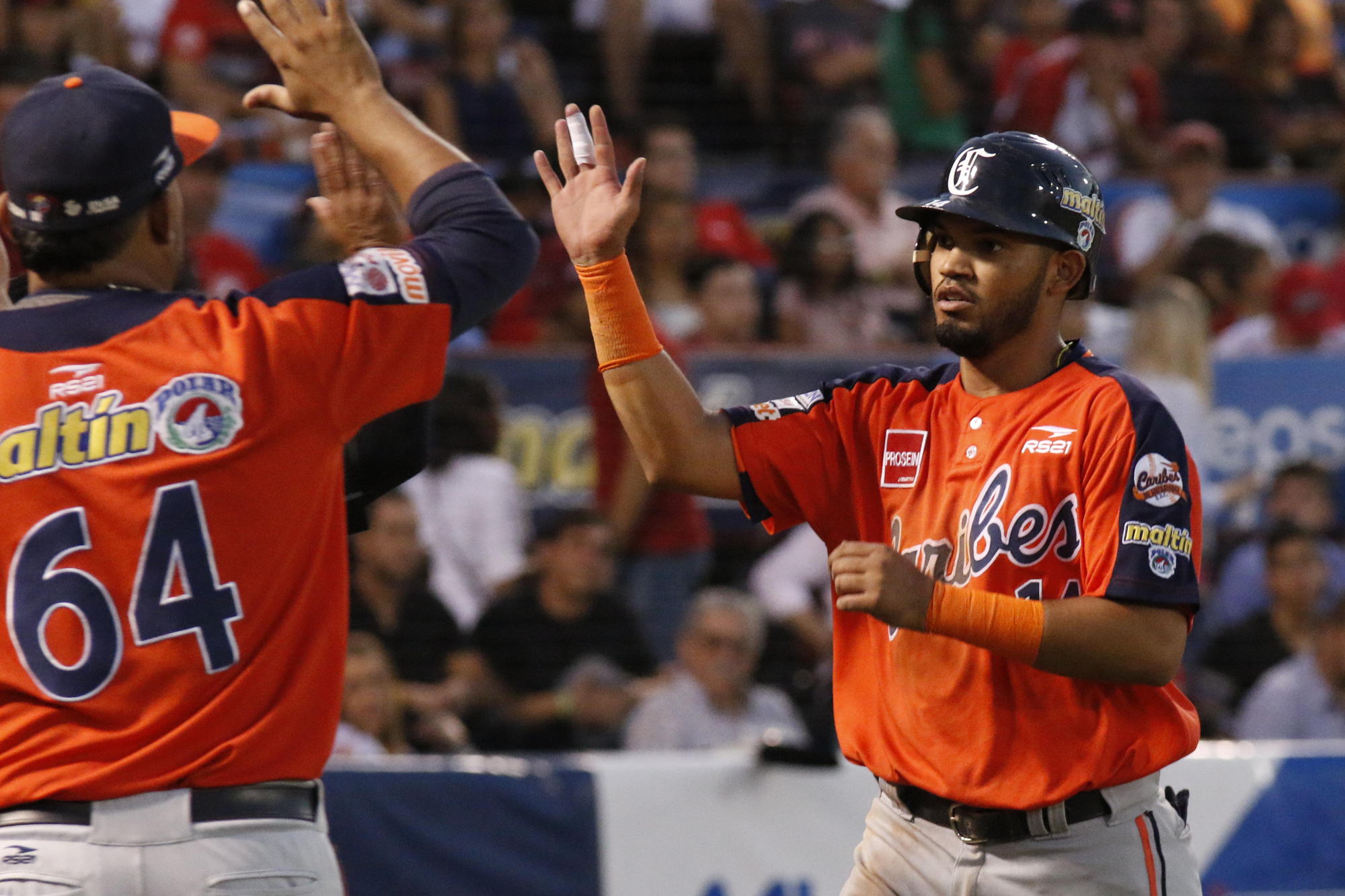 Los Caribes toman ventaja en la final de la LVBP con un sablazo de Reyes