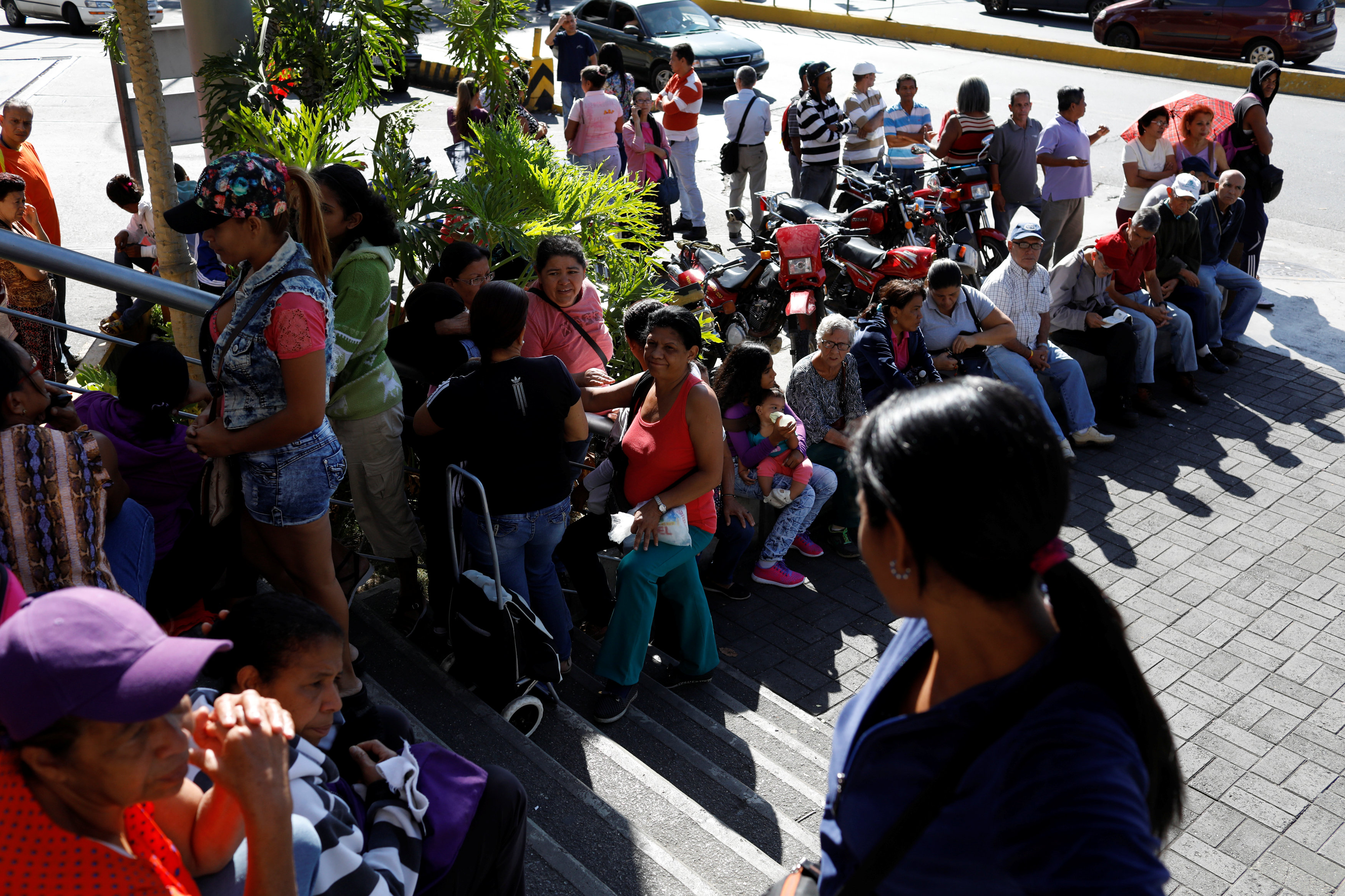 Cedice Libertad condena saqueos y medidas arbitrarias de la Sundde contra supermercados (Comunicado)