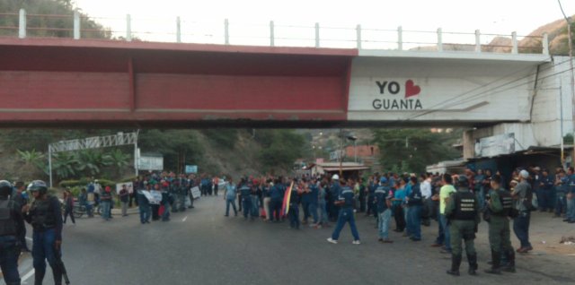 Foto: Trabajadores cementeros en Anzoátegui retoman la protesta 