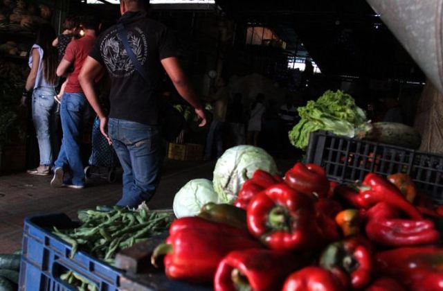 El pimentón ya la cebolla redonda son los de mayor costo: 160 y 140 bolívares el kilo. (Foto Jorge Castellanos) 