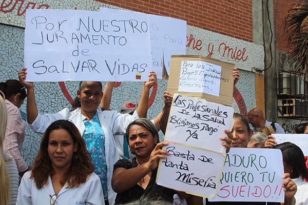 Trabajadores aseguran que Minsalud no da repuesta, mientras ellos devengan salarios de hambre (Foto extraída de La Verdad de Vargas)