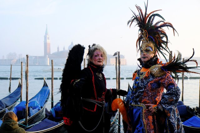 Masked revellers pose during the Carnival in Venice, Italy January 28, 2018. REUTERS/Manuel Silvestri