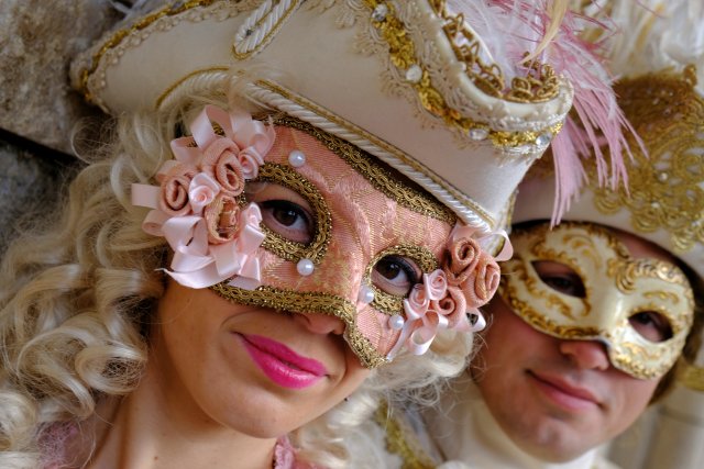 Masked revellers pose during the Carnival in Venice, Italy January 28, 2018. REUTERS/Manuel Silvestri