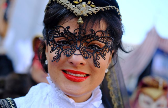 A masked reveller poses during the Venice Carnival, Italy, February 4, 2018. REUTERS/Manuel Silvestri