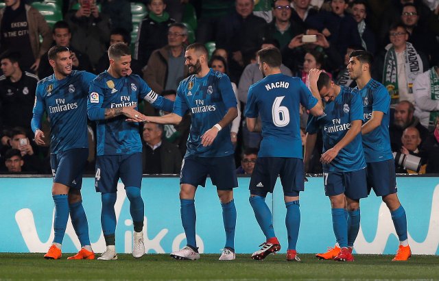 Soccer Football - La Liga Santander - Real Betis vs Real Madrid - Estadio Benito Villamarin, Seville, Spain - February 18, 2018   Real Madrid’s Karim Benzema celebrates scoring their fifth goal with Sergio Ramos and teammates   REUTERS/Jon Nazca