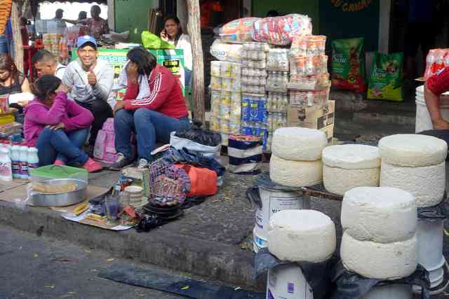 La economía maicaera está perdiendo diariamente 500 millones de pesos, de acuerdo con los cálculos del consejero económico del municipio Aldemiro Santos (Foto: Tadeo Martínez / Revista Semana)